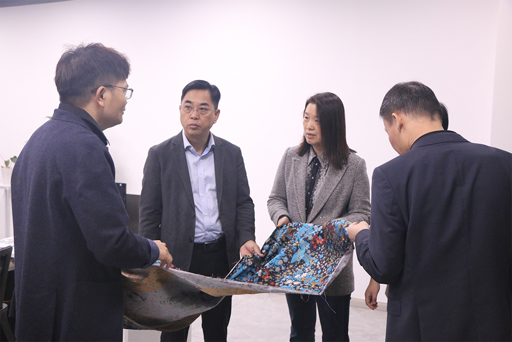 2021年10月，海宁市副市长杨文华莅临家纺城考察指导产业创新服务综合体建设.JPG
